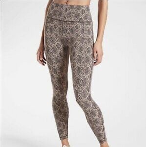 ATHLETA Ultimate 7/8 Tight Leggings Snakeskin Print Small‎